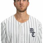 CAMISETA DC SLUGGER BLANCA PINSTRIPE. Mechanic Tienda de Ropa