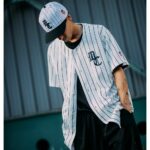 CAMISETA DC SLUGGER BLANCA PINSTRIPE. Mechanic Tienda de Ropa